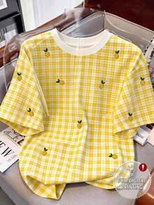 Camiseta de cuello redondo regular con estampado digital a rayas de colores y bordado de fresa - Multicolor 11 - Ver 1