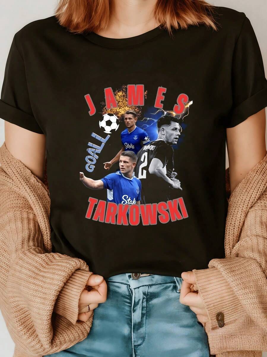 A Ball Of Fire And Players Celebrating Energetically On A Lit Field Symbolize Passion, Competitiveness, And Sportsmanship. A Comfortable, Casual Women's T-Shirt For Football Fans. - 黑色 - 查看 1