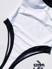 Traje de baño de una pieza con bloques de color, escote cuadrado y tirantes anchos para mujer.El ajuste ceñido acentúa las curvas del Body para un look de playa elegante.Vacaciones - Blanco y Negro - Ver 3