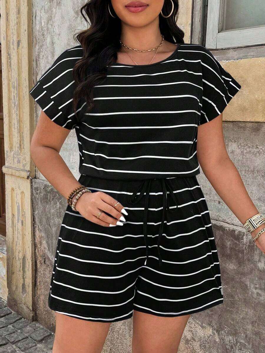 Mono informal de verano para mujer de talla grande con cuello redondo, rayas en blanco y negro y cintura con elástico - Negro - Ver 1