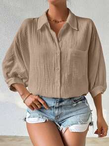 Camisa de mujer minimalista y casual de unicolor con botones delanteros, textura y hombros caídos - Caqui - Ver 6