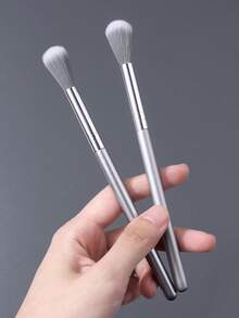 Bộ 2 cọ trang điểm siêu mềm màu bạc, cọ đánh highlight, cọ đánh phấn phủ, cọ đánh má hồng, cọ tạo khối mũi đa năng, dụng cụ trang điểm cầm tay tiện dụng. - Bạc - Xem 4