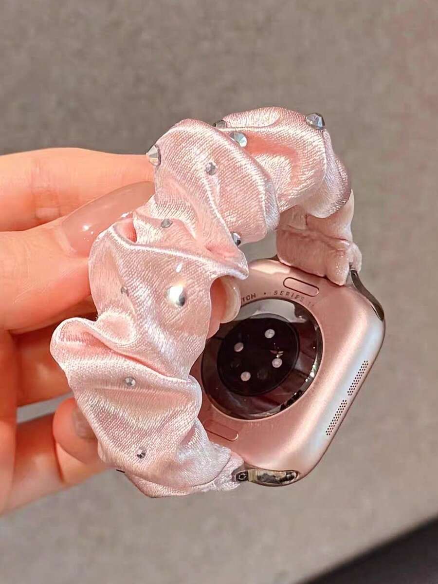 1條甜美粉色緞面水鑽彈性髮圈錶帶，適用於Apple Watch Series 11/10/Ultra/SE/38/40/41/42/44/45/46/49mm，女性閃亮裝飾手環，智慧手錶錶帶配件夏季髮圈帶