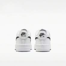 Nike Giày thể thao cổ thấp Air Force 1 GS dành cho trẻ em - Trắng/Đen - Xem 9