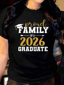 Camiseta de manga corta para mujer con estampado dorado "Orgullosa Familia de Graduada de 2026", cuello redondo, estilo casual, ideal para celebrar la graduación, regalo para padres y familiares, adecuada para el verano, perfecta para el Día de la Madre y como regalo de cumpleaños. - Negro - Ver 1