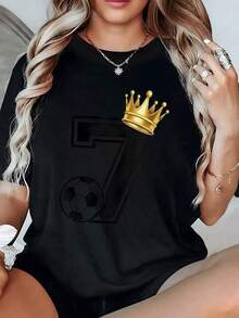 Número siete con corona dorada que simboliza liderazgo fuerza y gloria en el campo de fútbol reflejando pasión y espíritu ganador camiseta de mujer casual moderna y cómoda para uso diario - Negro - Ver 1