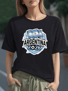 Bandera argentina ondeando sobre un escudo con balón y texto 2026 que simboliza pasión futbolera y orgullo nacional camiseta para mujer 100% algodón - Negro - Ver 6