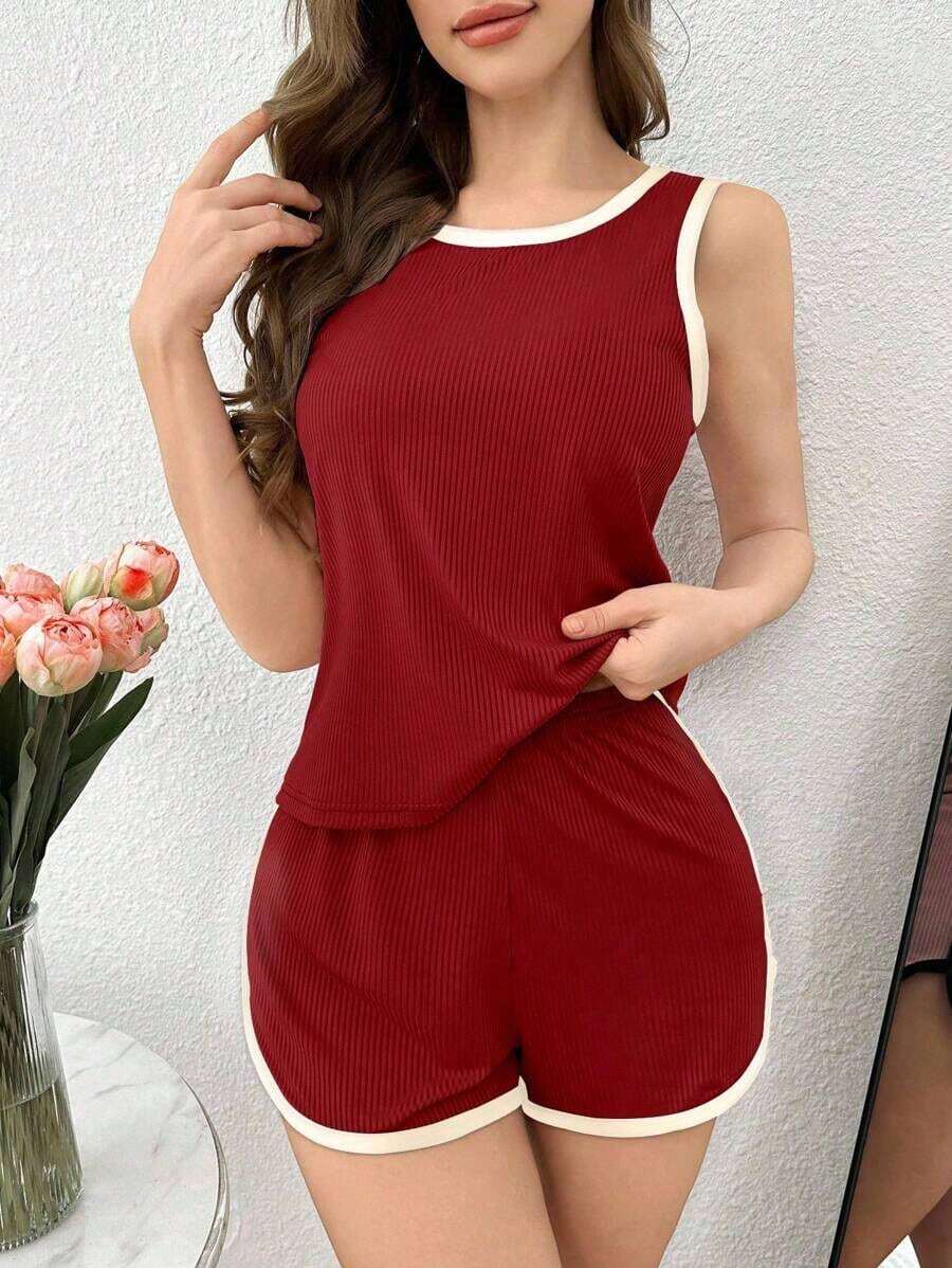 Set de 2 piezas de pijama informal de mujer con top de tirantes y pantalones cortos con ribete de contraste, conjunto de ropa de estar por casa para la temporada de vacaciones - Rojo - Ver 1