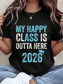 Designed For Modern, Stylish, And Comfortable Women. Women's T-Shirt With A Graduation Cap Print, "My Happy Class Is Outta Here." Casual Crew Neck T-Shirt For Women. Great Gift Idea For Graduation Season. 220g. Made With Premium Soft And Breathable Fabric, Designed For All-Day Comfort And Versatile Everyday Wear, Perfect For Casual Outings. - 黑色 - 查看 6