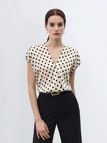 Blusa de satén con cuello en V y mangas de campana con lunares, para uso urbano, oficina, casual elegante, formal y de moda para dama - Blanco - Ver 8