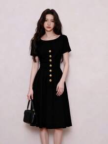 Women's Black Summer Dress, Round Neckline, Gold Buttons, Fitted Cut With Pleated Midi Skirt, Elegant And Sophisticated For Office Or Events. - 黑色 - 查看 1