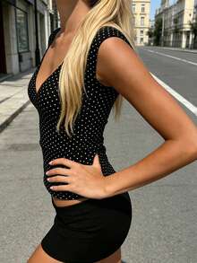Camisetas de tirantes de verano para mujer, chaleco sin mangas con cuello en V y estampado de lunares, blusa ajustada para fiestas. - Negro - Ver 6