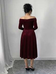 Long-Sleeved Fitted High-Waisted Dress With Strapless Neckline And Solid Color - 酒紅色 - 查看 2