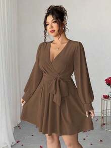Vestido elegante de manga larga con cuello en V, cintura con lazo y falda acampanada para mujer de talla grande - Marrón - Ver 6