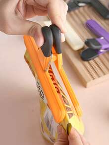 6pcs/Set High Quality Durable Food Bag Clips, High Elasticity Sealing Clips, Reusable Storage Clips, Strong Sealing Device For Snacks, Coffee, Etc., Kitchen Storage Essential, Suitable For Food Preservation, Home Storage, Multi-Functional Sealing Device, 3 Colors, Perfect Holiday Gift - Clipboard - View 6
