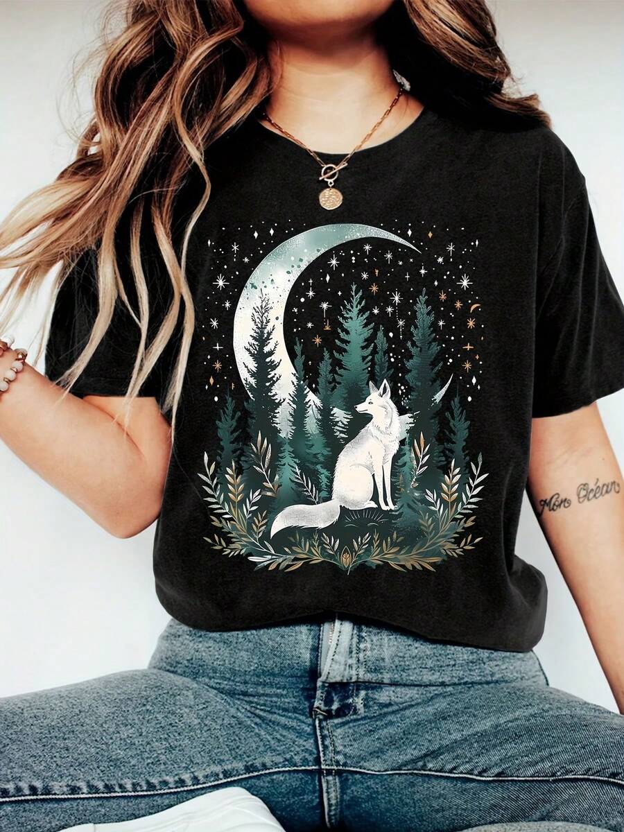 Majestic Wolf In Forest Scene Black T-Shirt - Beautiful Graphic Tee With Crescent Moon And Stars, Perfect For Nature Lovers, Unique Design For Casual Wear, Ideal Gift For Outdoor Enthusiasts And Animal Lovers - màu đen - Xem 1