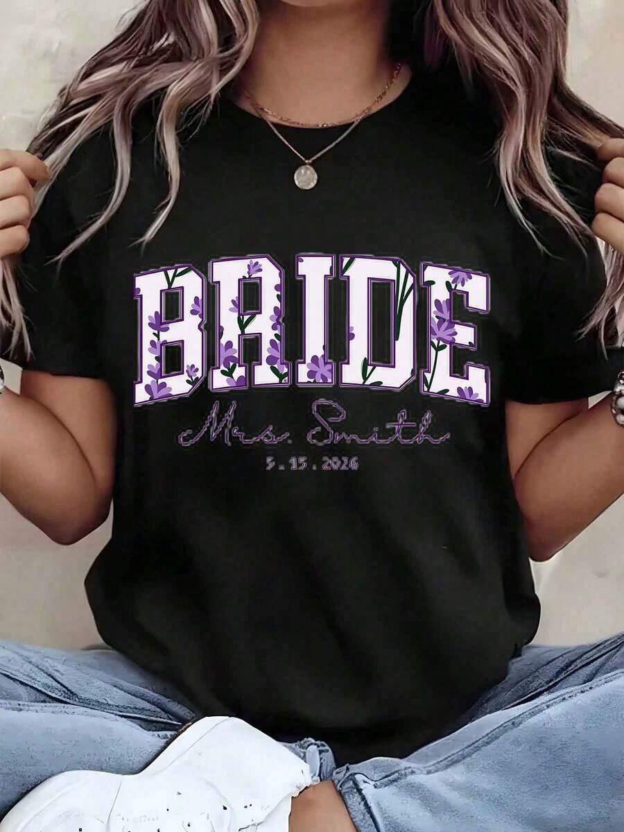 Soft, Breathable, And Lightweight For All-Day Comfort. Women's "Bride Mrs Ith" Floral Print T-Shirt, Size 5/15, For Everyday Wear. Casual Crew Neck T-Shirt, Ideal As A Wedding Gift, 220g. Classic Neckline With A Relaxed Fit That Flatters All Body Types And Is Easy To Pair With Jeans, Shorts, And Leggings. - 黑色 - 查看 1