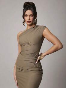 Top tipo tank de uso casual, romántico y elegante para una cita de San Valentín, con diseño de hombros oblicuos, ajuste ceñido, dobladillo asimétrico en tela elástica de punto de unicolor gris-marrón - Gris - Ver 5