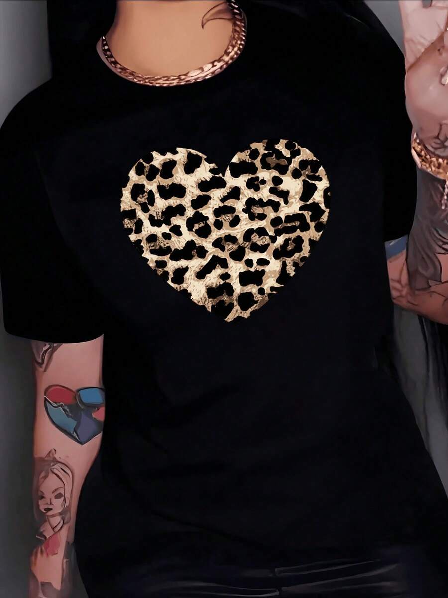 Corazón con textura animal que representa fuerza pasión y elegancia en contraste con la suavidad femenina camiseta de mujer moderna para uso casual y urbano - Negro - Ver 1