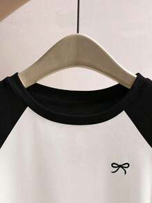 Camiseta casual de manga larga, cuello redondo, con estampado de lazo, color negro para mujer - Blanco y Negro - Ver 3