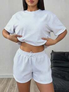 informal de 2 piezas de camiseta de manga corta con cuello redondo y estampado de letras, y shorts para mujer - Gris Claro - Ver 4