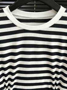 Camiseta de manga corta de cuello redondo con cintura a rayas, casual de verano para mujer - Negro - Ver 5