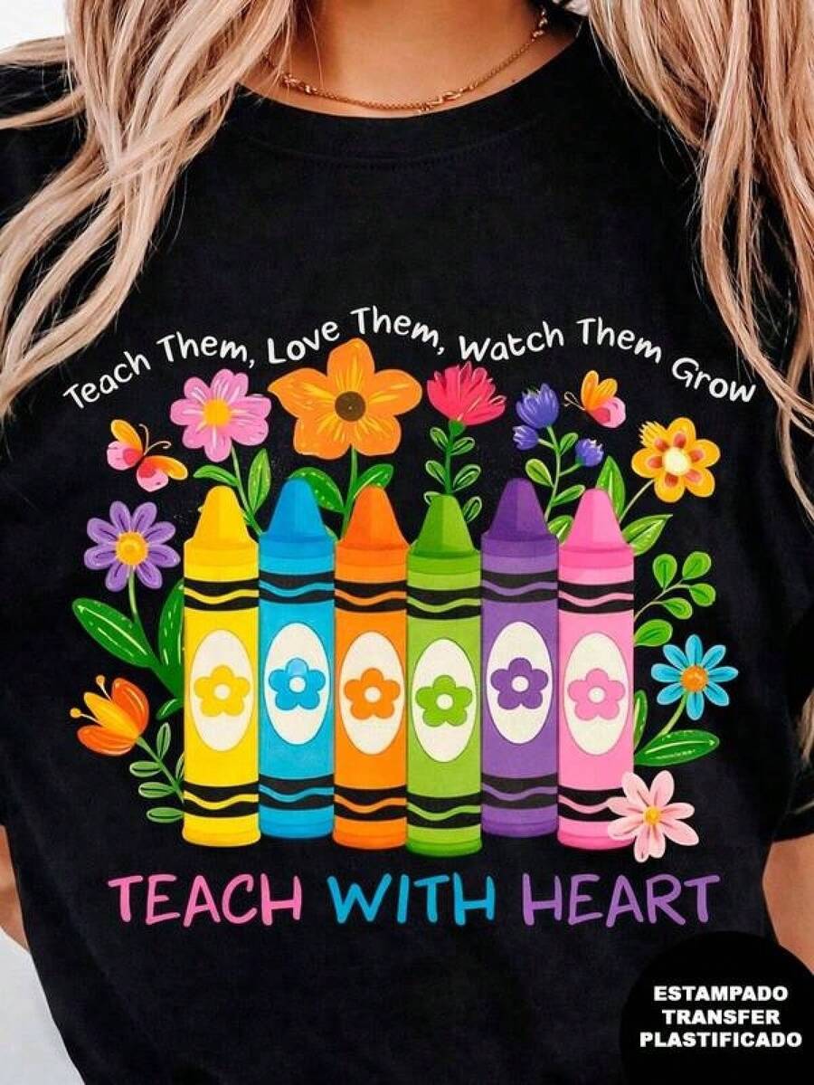 Playera con texto Teach with heart y características de un maestro, con dibujos de crayolas de colores, diseños estampados, colorido, moderno, creativo, cuello redondo, manga corta, ideal para todos los días, llamativa, holgada, a la moda, ideal para la escuela. 100% algodón, estilo Y2K Bababask - Negro - Ver 1