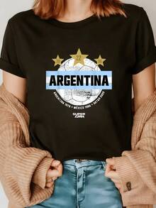Three Golden Stars Celebrate Argentina's Historic Triumphs Alongside A Classic Ball, A Symbol Of Global Passion. A Modern And Comfortable Casual Women's T-Shirt For Football Fans. - 黑色 - 查看 8
