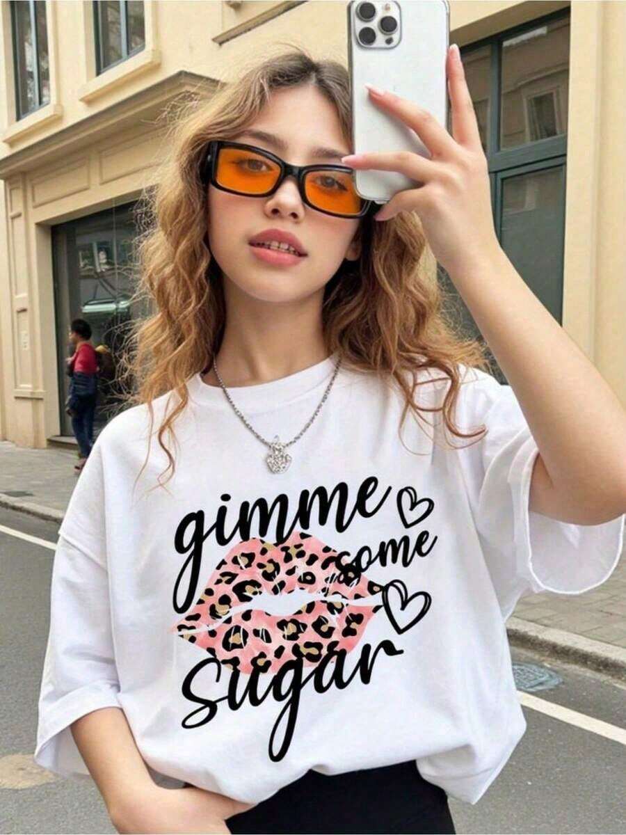 Camiseta Casual Estampada Wo - "Añade un Toque de Dulzura" Estampado de Leopardo Rosa y Negro, Cuello Redondo, Mangas Cortas, Tela Ligera de Mezcla, Una Excelente Opción para Primavera y Verano, Transpirable y Cómoda. - Blanco - Ver 1
