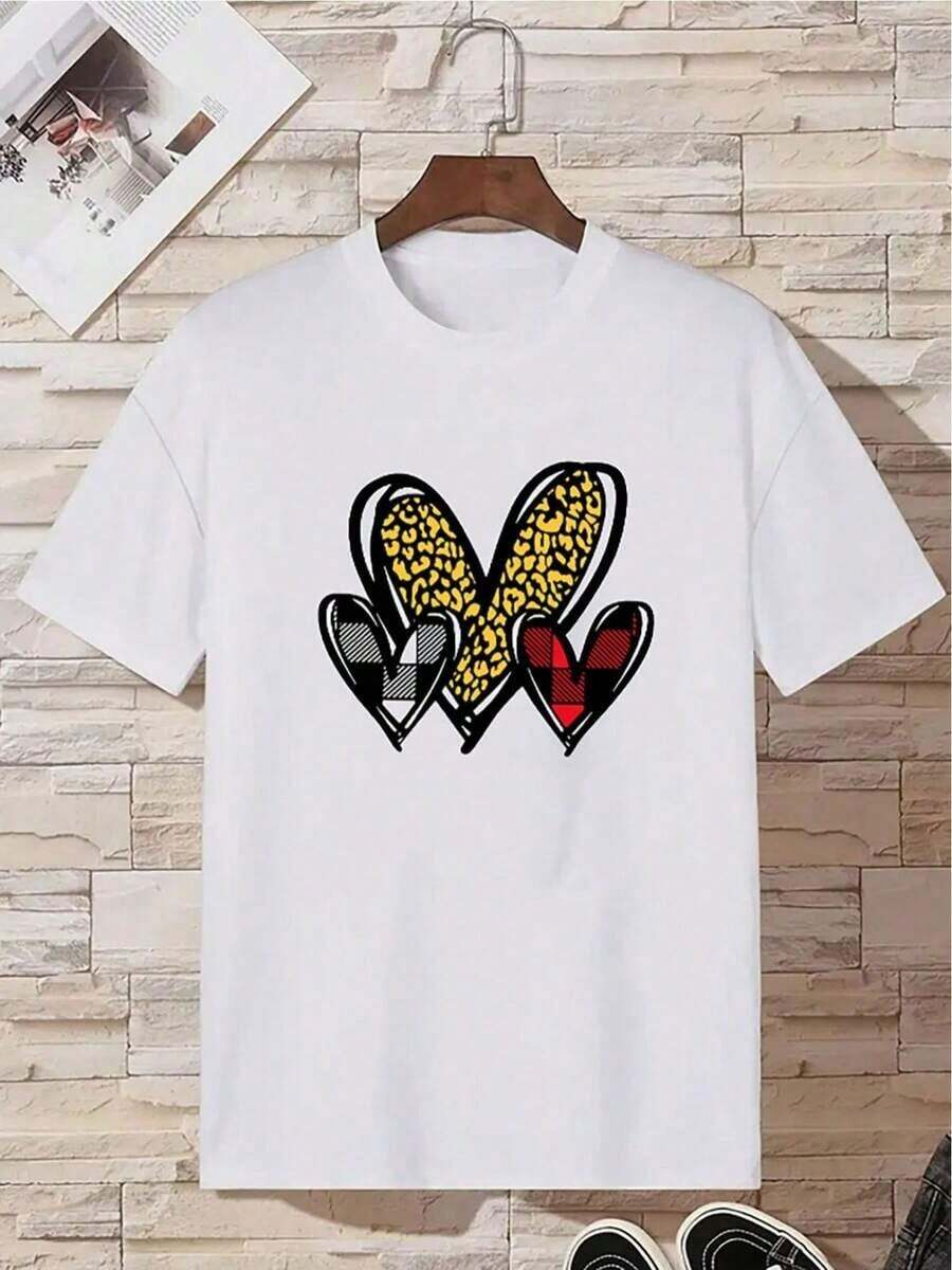 Women's Simple Loose Fit T-Shirt, Modern Style. This Casual And Comfortable Short-Sleeved T-Shirt Features A Stylish Tartan Heart Print, Perfect For Everyday Wear And Sports Activities. Women's Graphic Print T-Shirt, Summer 2026 - 白色 - 查看 1