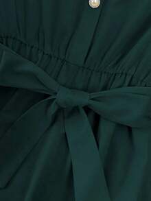 Vestido de mujer de longitud media, cómodo y suave, sin estiramiento, con cuello redondo, mangas de vuelo, cintura elástica, decoración de botones de perla, estilo francés elegante y versátil para vacaciones y viajes, color albaricoque, primavera - Verde Oscuro - Ver 5