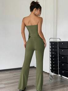 Conjunto de dos piezas con top asimétrico bandeau fruncido de unicolor y pantalones acampanados para mujer - Verde militar - Ver 3