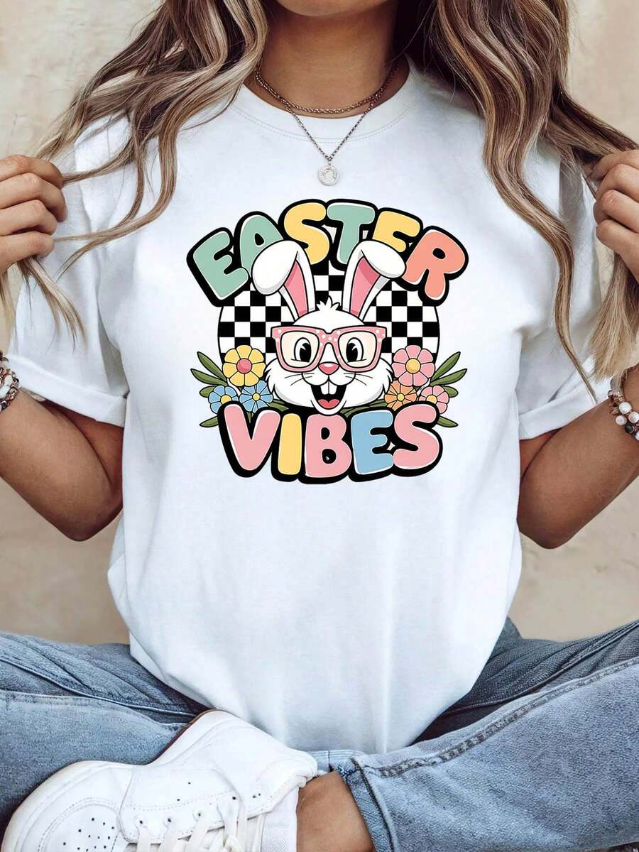 Camiseta de Mujer "EASTER VIBES" - Camiseta de mujer con temática de Pascua, decorada con un eslogan de conejo con gafas, mangas cortas casuales, colorida y linda, estilo festivo, una prenda encantadora para el uso diario. - Blanco - Ver 1