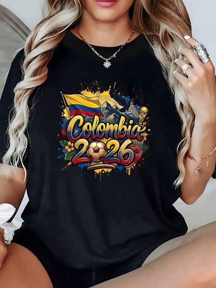 Bandera de Colombia junto a montañas águila flor y trofeo que simbolizan pasión orgullo y energía para un futuro torneo deportivo mundial camiseta de mujer casual moderna - Negro - Ver 1