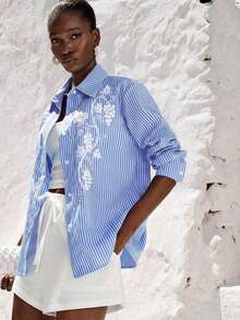 Camisa de manga larga con rayas azules y blancas bordada delicadamente, con estilo vintage francés con elementos florales y de vid, versátil para el trabajo, uso casual y vacaciones - Azul - Ver 6