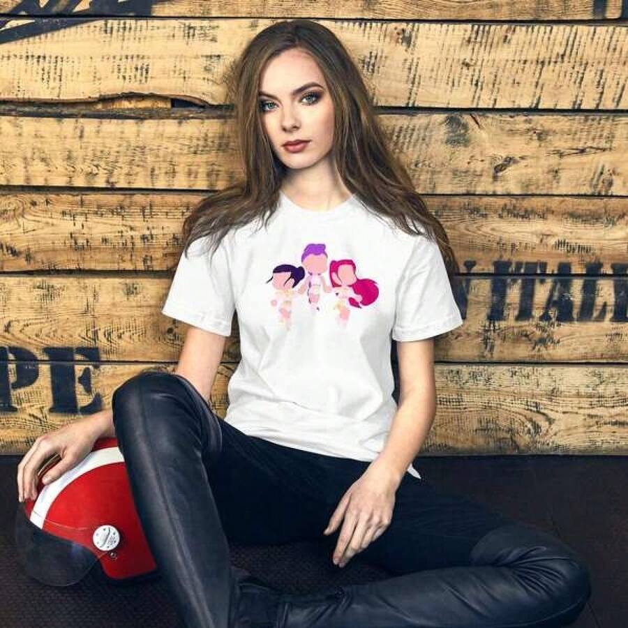 Camiseta Blanca Inspirada en K-Pop, Unisex para Adultos, Manga Corta, Cómoda y Casual, Ropa para el Día de la Madre, Ropa para Conciertos de Mujer, Camisetas para Mujer, Ropa para Conciertos Country, Ropa para Festivales, Ropa K-Pop, Ropa para Niñas de 4 Años, Ropa para el Cinco de Mayo, Ropa para el 4 de Julio para Niñas, Conjuntos Familiares a Juego, Ropa para Adolescentes, Blusas para Niñas Adolescentes, Conjuntos de Verano para Niñas, Ropa para Niñas, Camiseta K-Pop Jäger, Regalo para Fans, Camiseta Blanca Dorada, Suave y Cómoda, Hecha para Entusiastas del K-Pop, Perfecta para Estilo Casual y Uso Diario. Regalos Personalizados, Regalo para el Día de la Madre, Regalo para el Día del Padre, Regalo para Amigos y Familiares. Ropa Hombre Cosas Para Hombre Ropa De Mujer Ropa Casual para Mujer Blusas Bonitas - Blanco - Ver 1