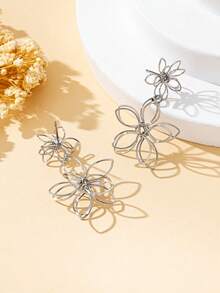 1 Pair Women's Fashion Dangle Earrings, Minimalist Hollow Flower Stud Earrings, Suitable For Daily Wear - Silver Earrings - View 6