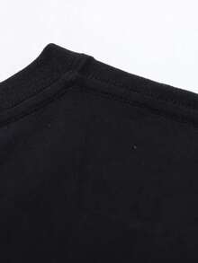 Camiseta de Cuello Redondo para Mujer con Estampado de Rosa y Bandera Mexicana en Negro, Uso Casual Diario - Negro - Ver 3