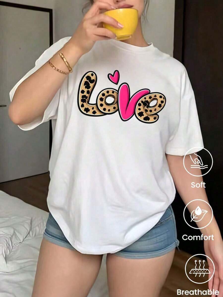 Camiseta de cuello redondo y mangas cortas de ropa fashion, fabricada en México, para la temporada primavera-verano 2025. Con estampado de dibujos animados, es un modelo de pareja, apta para usar tanto por dentro como por fuera, ideal para oficina y estilo casual, diseñada para hombres y mujeres, en unidad individual. - Blanco - Ver 1