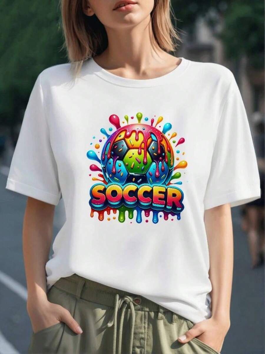 Balón de fútbol multicolor rodeado de salpicaduras brillantes que representan la energía y pasión del juego camiseta para mujer 100% algodón cómoda y vibrante para fans del deporte - Negro - Ver 1