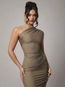 Top tipo tank de uso casual, romántico y elegante para una cita de San Valentín, con diseño de hombros oblicuos, ajuste ceñido, dobladillo asimétrico en tela elástica de punto de unicolor gris-marrón - Gris - Ver 6