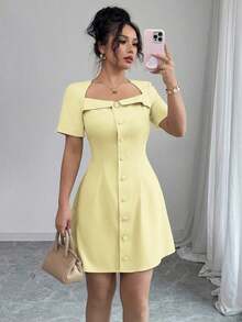 Vestido corto de manga corta con cuello trapezoidal elegante, volantes y cintura con botones en forma de línea A, adecuado para el trabajo, primavera/verano - Amarillo - Ver 1