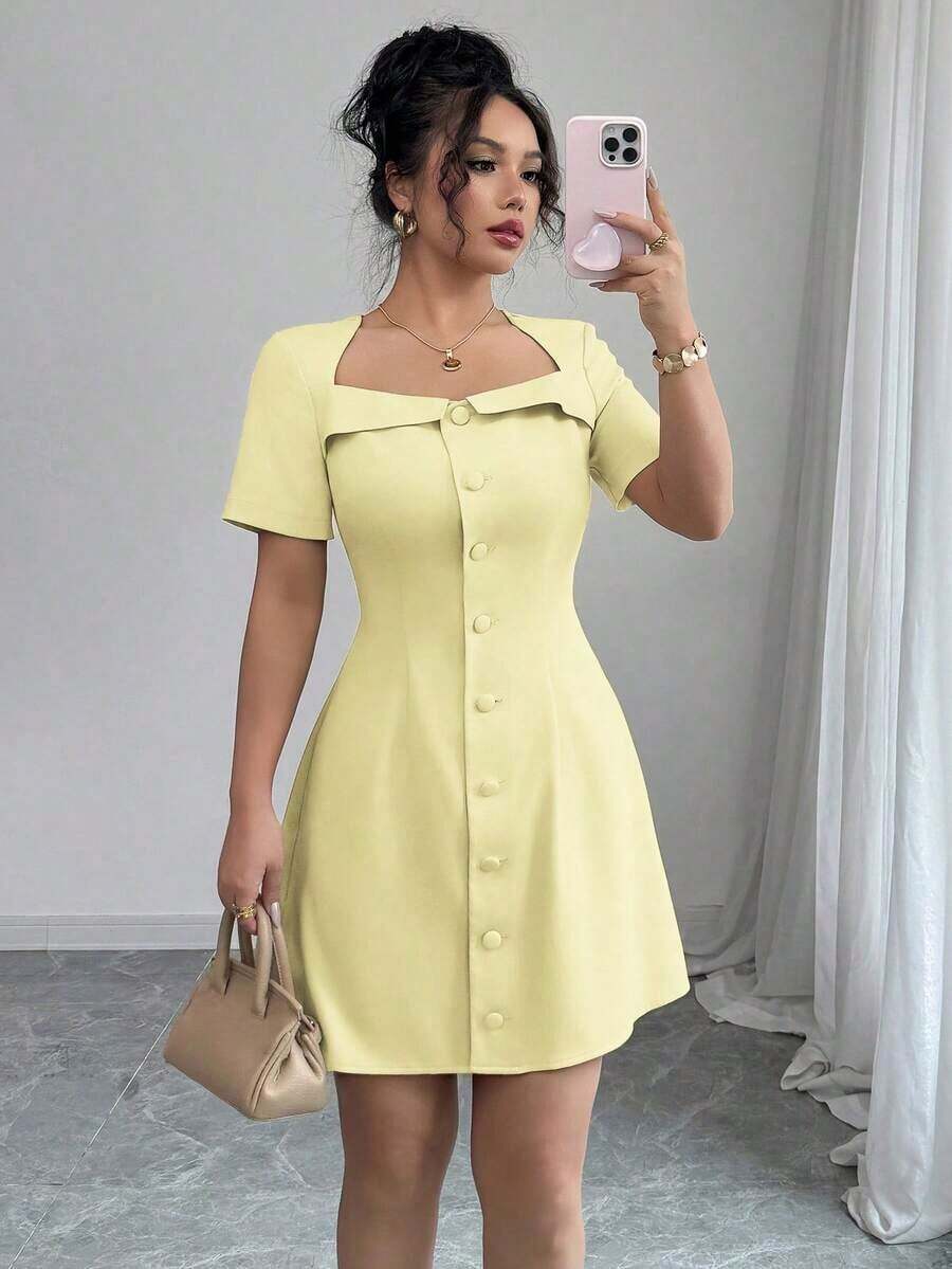 Vestido corto de manga corta con cuello trapezoidal elegante, volantes y cintura con botones en forma de línea A, adecuado para el trabajo, primavera/verano - Amarillo - Ver 1