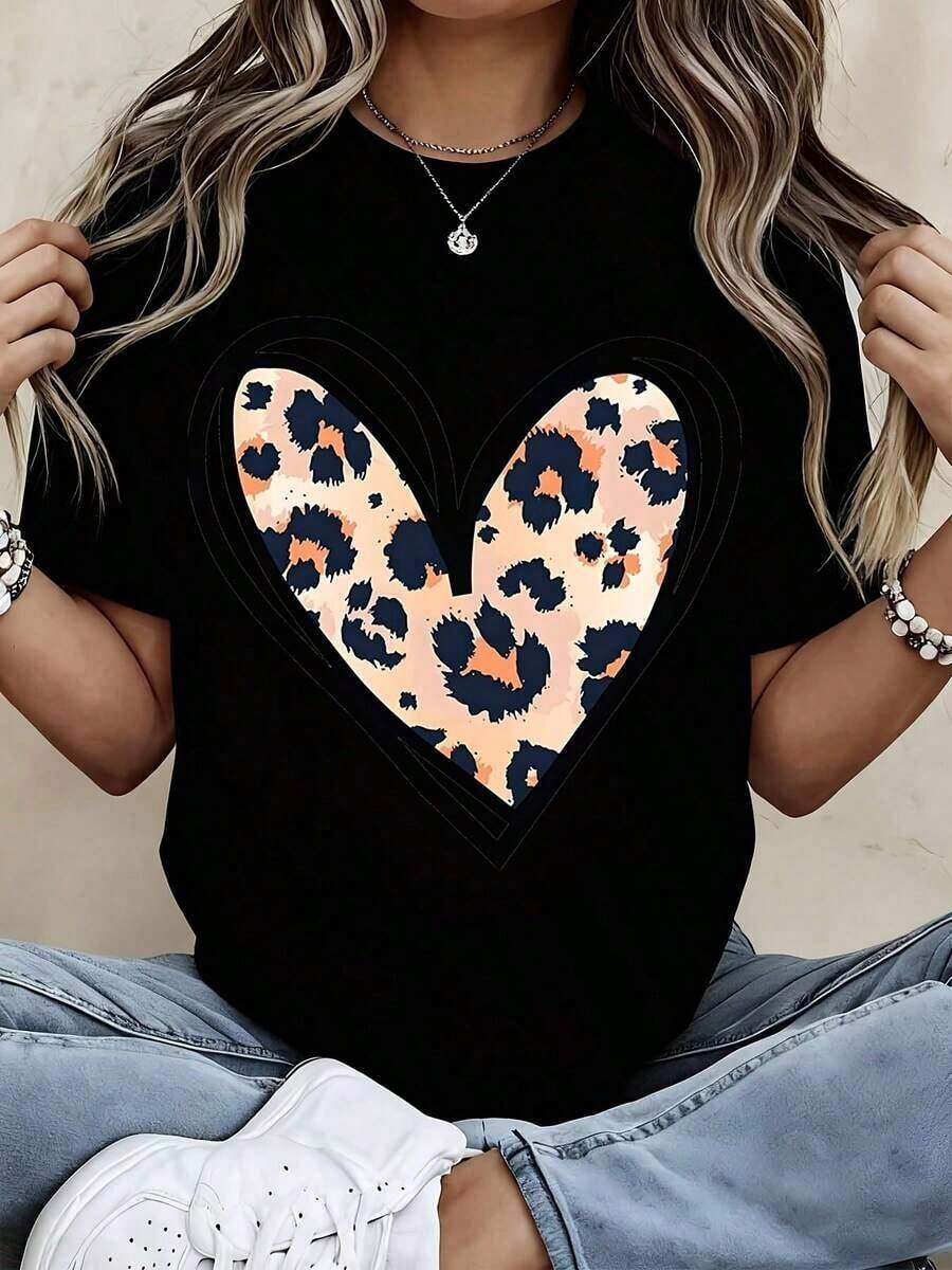 White Short Sleeve T-Shirt With Leopard Heart Print - Women's Casual Summer Top, Perfect For Everyday Wear And Going Out - Unisex Vintage Urban Style, Loose Fit Cotton T-Shirt With Round Neck And Short Sleeves - 黑色 - 查看 1