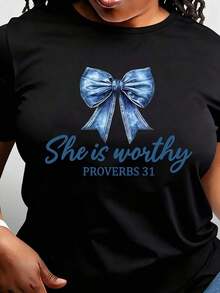 "She Is Worthy" T-Shirt, Flirty T-Shirt For Christian Women, Women's Faith T-Shirts, Christian T-Shirts With Bow, Women's Faith T-Shirt, Flirty T-Shirt With Bible Verse - 黑色 - 查看 6