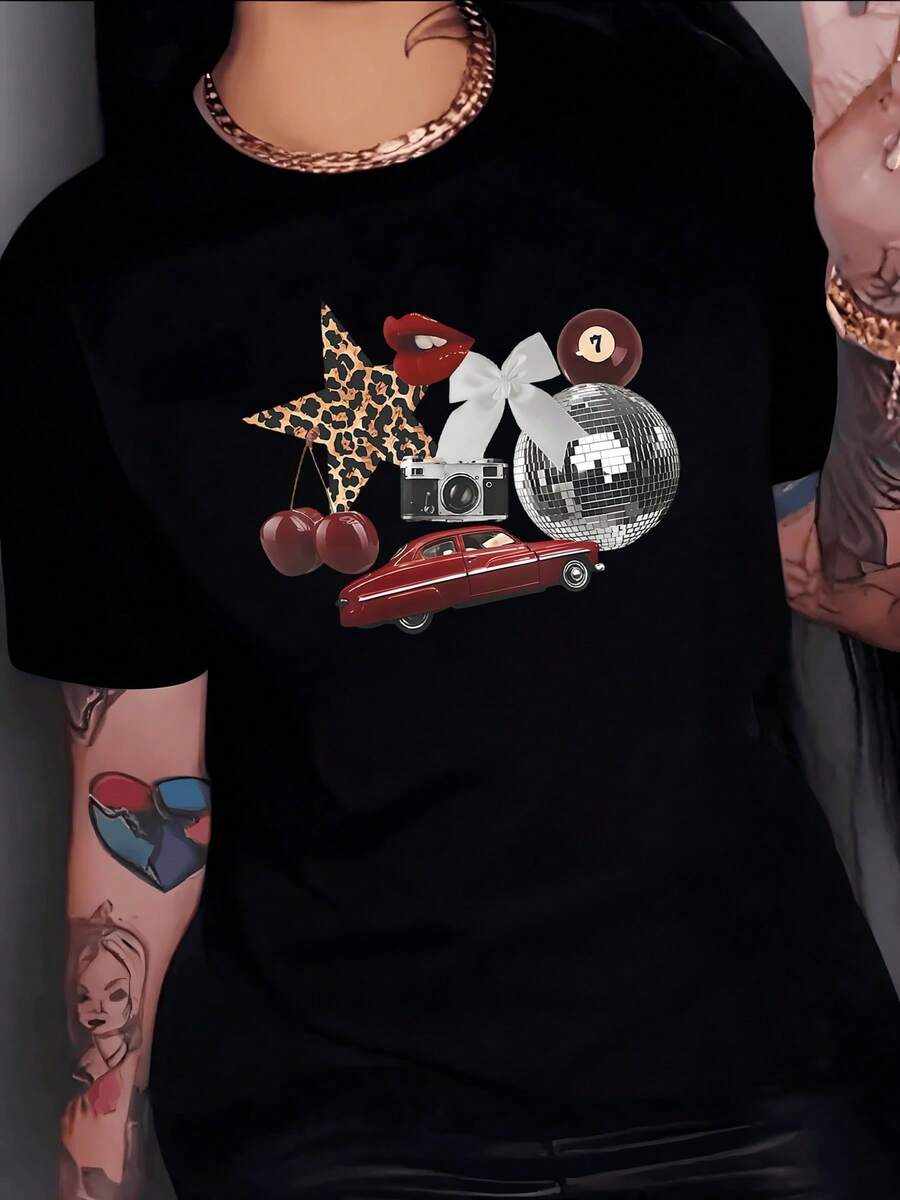 Estrella estampada con patrón de leopardo junto a labios rojos cerezas un coche clásico cámara cinta de disco y bola brillante que evocan energía retro divertida y femenina camiseta de mujer casual moderna - Negro - Ver 1