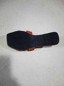 Dép xăng đan đế bằng kiểu dáng mới mùa hè 2026, kiểu dáng slip-on, thời trang thường ngày, tối giản, mũi vuông dành cho nữ. - Hình tròn màu nâu - Xem 7