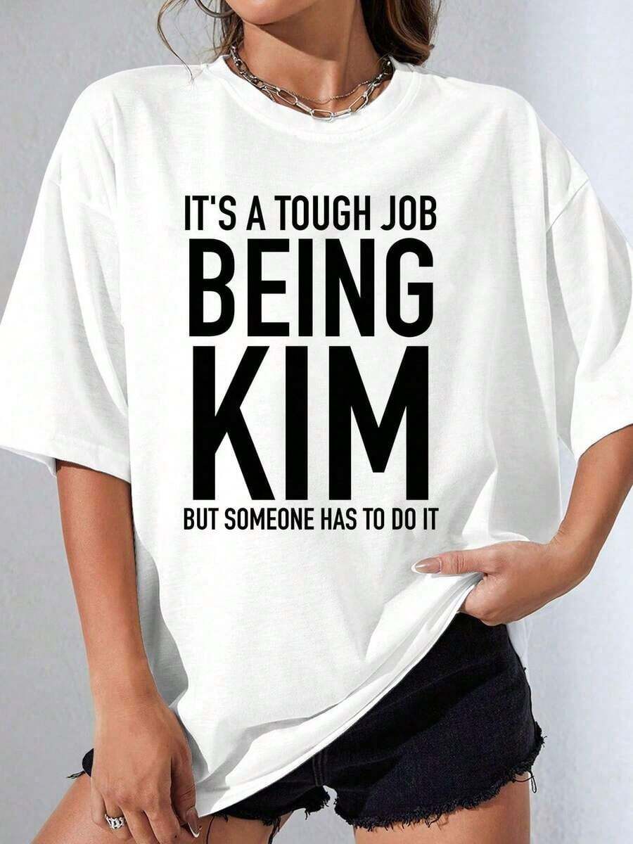 Ser el tío Jin no es fácil, ¡pero alguien tiene que hacerlo! Camiseta de Mujer con Diseño Gráfico Interesante y Frase con Nombre Personal, Cuello Redondo, Suave y Transpirable, con Cierre, para Todas las Temporadas, Camiseta Multifuncional de Manga Corta para Uso Diario, Idea de Regalo para Mujeres, Mamá, Amigas, Familia, Fiestas, Deportes, Estilo Casual, Ajuste Cómodo, Ropa Diaria en Blanco y Negro para Hombres y Mujeres, Blusas para Mujer, Ropa de Vacaciones para Mujer - Camiseta Unisex de Algodón, Manga Corta, Cuello Redondo, Estilo Vintage Urbano, 100% Algodón - Blanco - Ver 1
