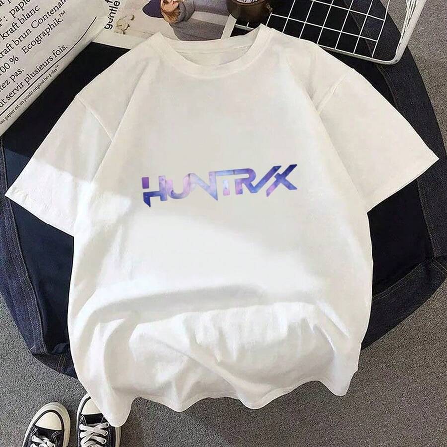 Camiseta unisex Huntrix con estampado de dibujos animados de anime, ideal para el verano y ocasiones informales. Cuello redondo. - Blanco - Ver 1
