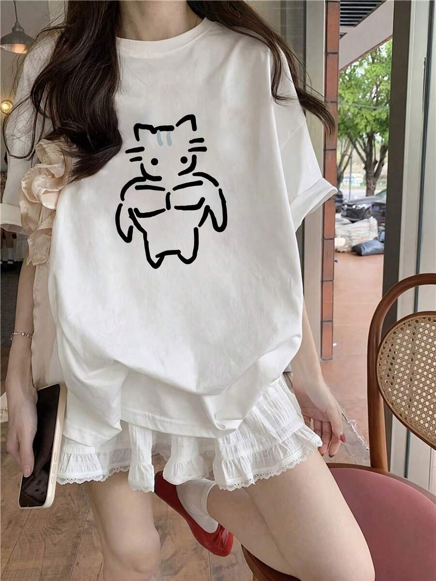 Camiseta de Mujer con Estampado de Gatito de Dibujos Animados - Top Casual de Manga Corta con Cuello Redondo, Diseño de Gato Blanco sobre Fondo Negro, Ideal para Primavera y Verano, Versátil para Uso Diario, Moda Cotidiana. | Camiseta con Estampado Divertido | Camisa de material suave - Blanco - Ver 1